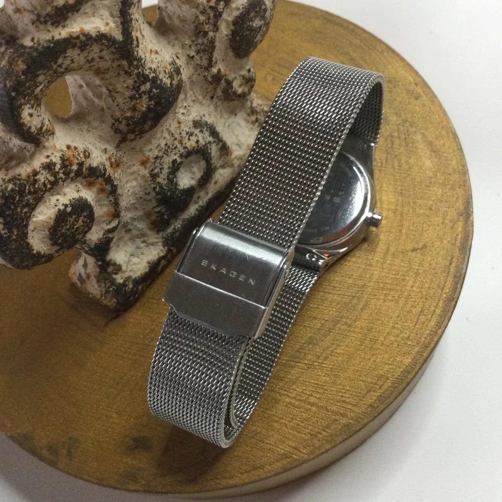 SKAGEN WOMENS GLITZ MOTHER OF PEARL DIAL WATCH EUC